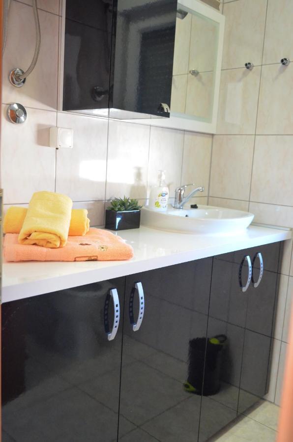 Mihaela Studio Apartmans 150M Near The Beach Kaštela Eksteriør bilde
