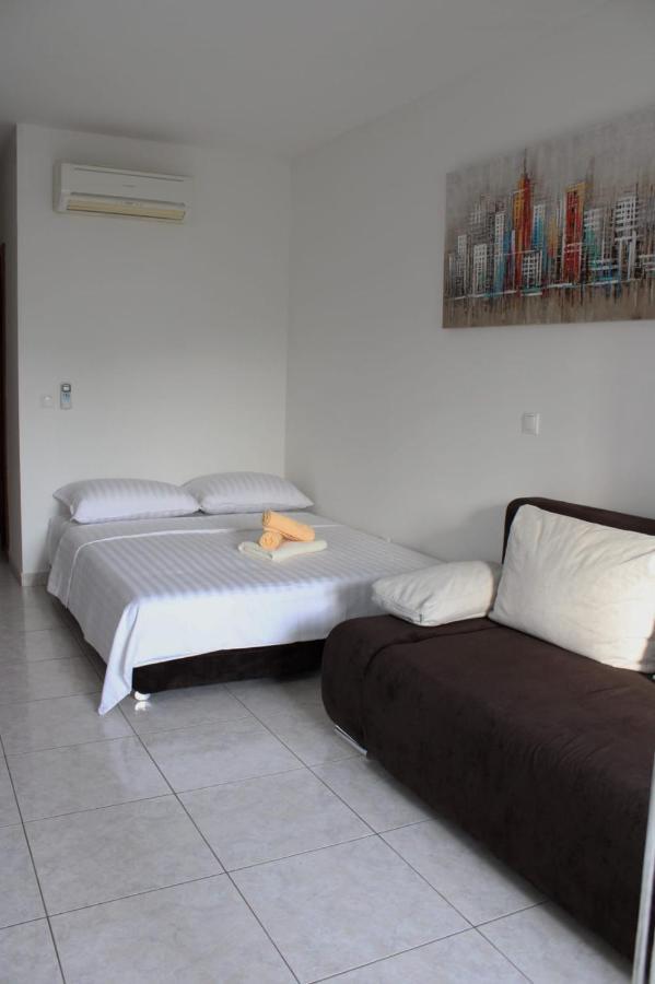 Mihaela Studio Apartmans 150M Near The Beach Kaštela Eksteriør bilde