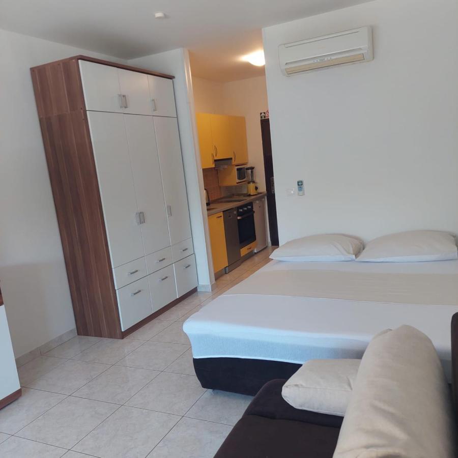 Mihaela Studio Apartmans 150M Near The Beach Kaštela Eksteriør bilde