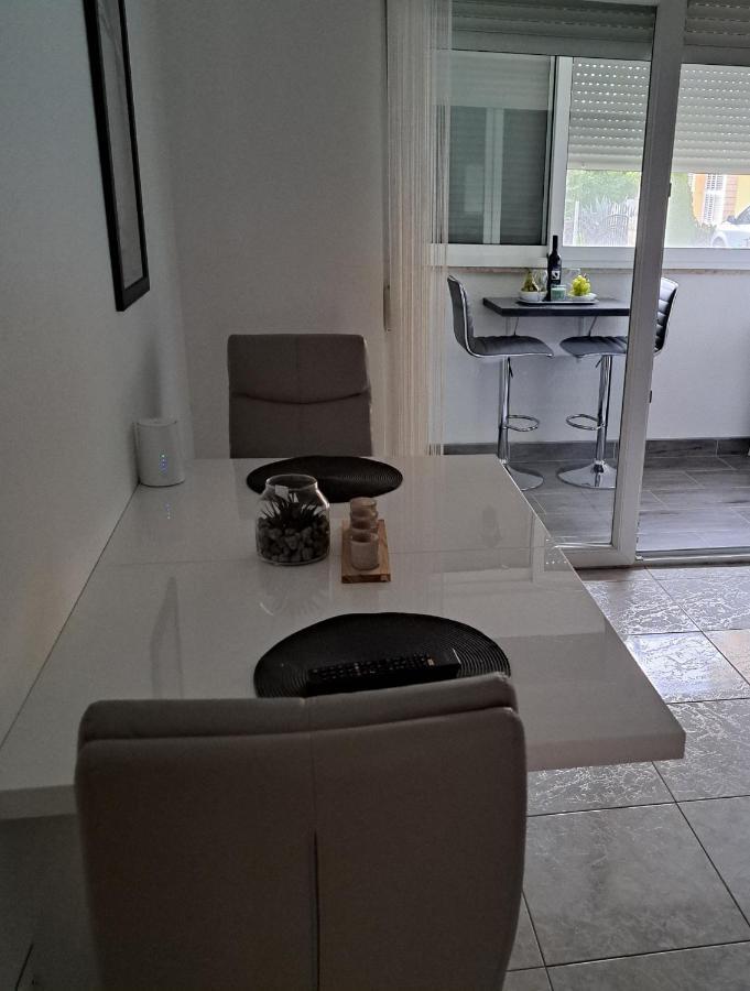 Mihaela Studio Apartmans 150M Near The Beach Kaštela Eksteriør bilde
