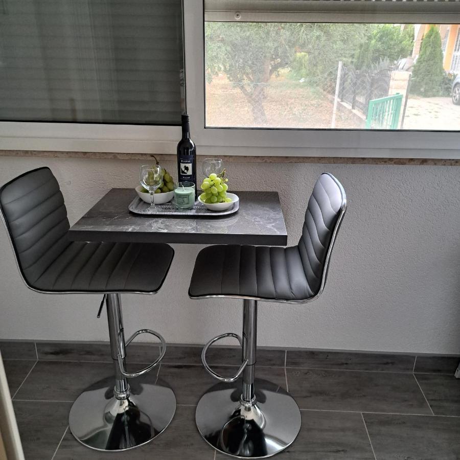 Mihaela Studio Apartmans 150M Near The Beach Kaštela Eksteriør bilde